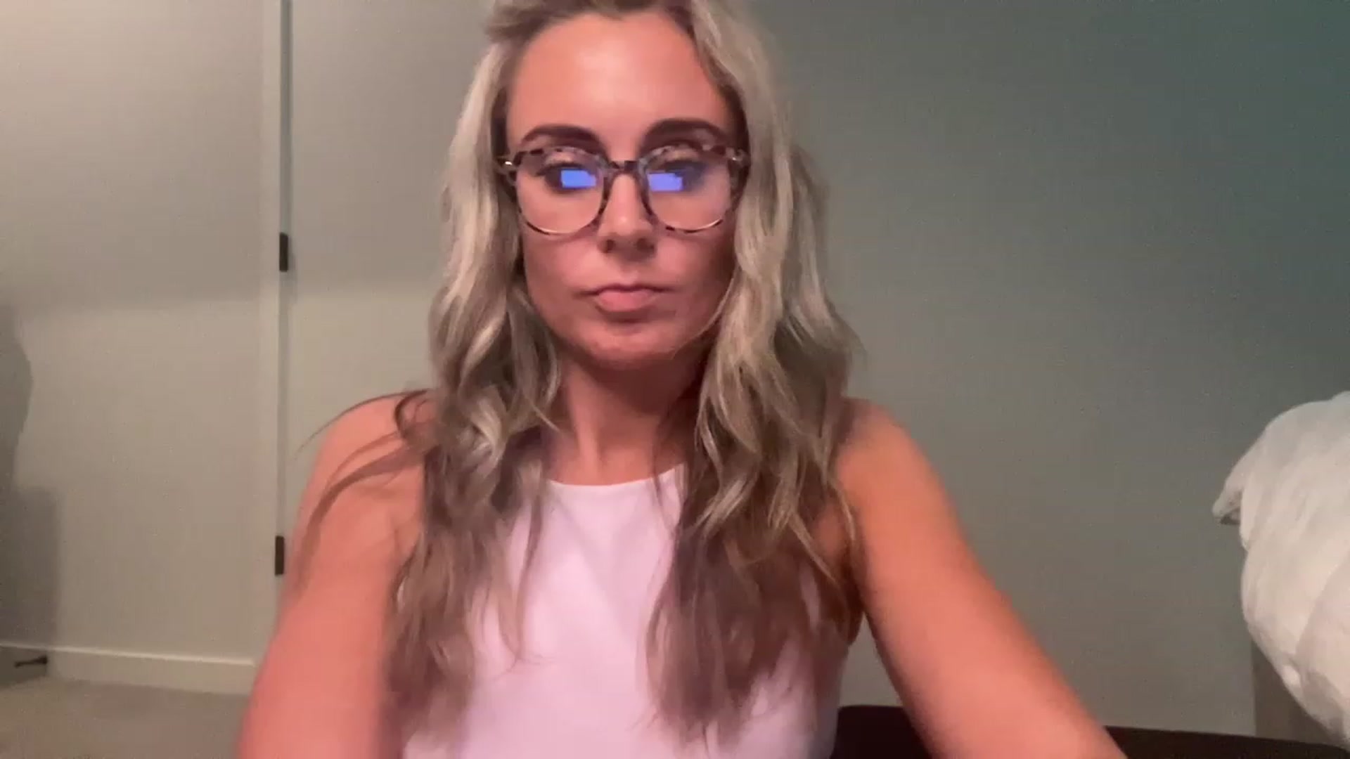 Gallery image thumbnail from Youronlinegf's myfreecams stream on, 04/25/2023, 20:53 image 1 of 20