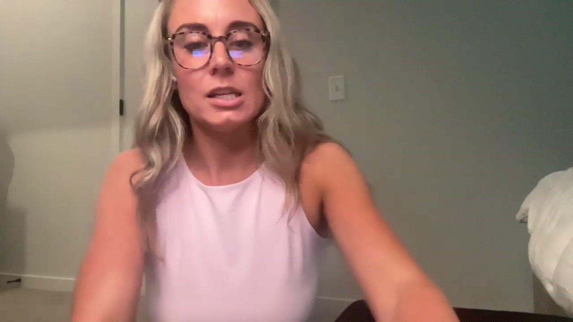 Gallery image thumbnail from Youronlinegf's myfreecams stream on, 04/25/2023, 20:53 image 18 of 20