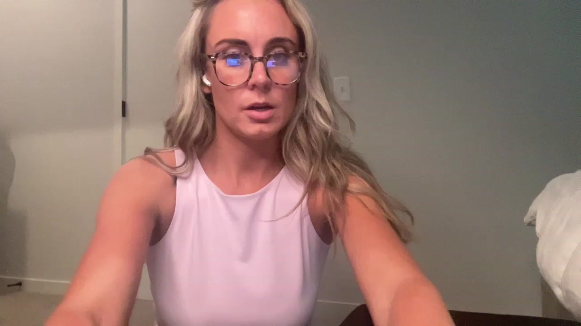 Gallery image thumbnail from Youronlinegf's myfreecams stream on, 04/25/2023, 20:53 image 19 of 20
