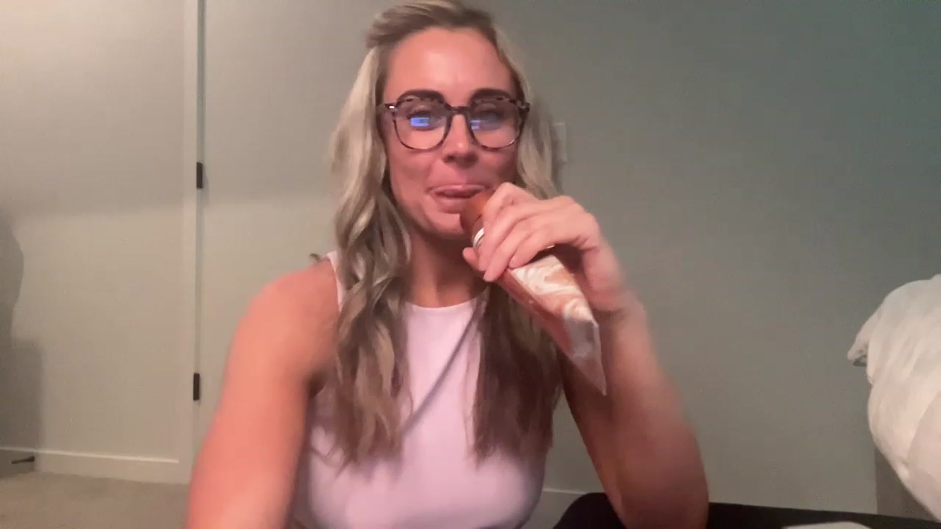 Gallery image thumbnail from Youronlinegf's myfreecams stream on, 04/25/2023, 20:53 image 6 of 20