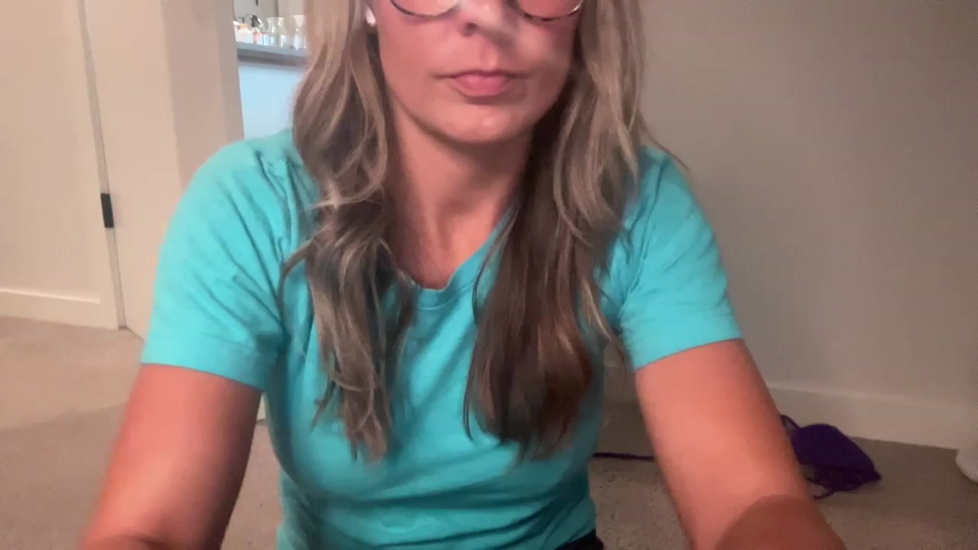 Gallery image thumbnail from Youronlinegf's myfreecams stream on, 04/25/2023, 22:33 image 5 of 20