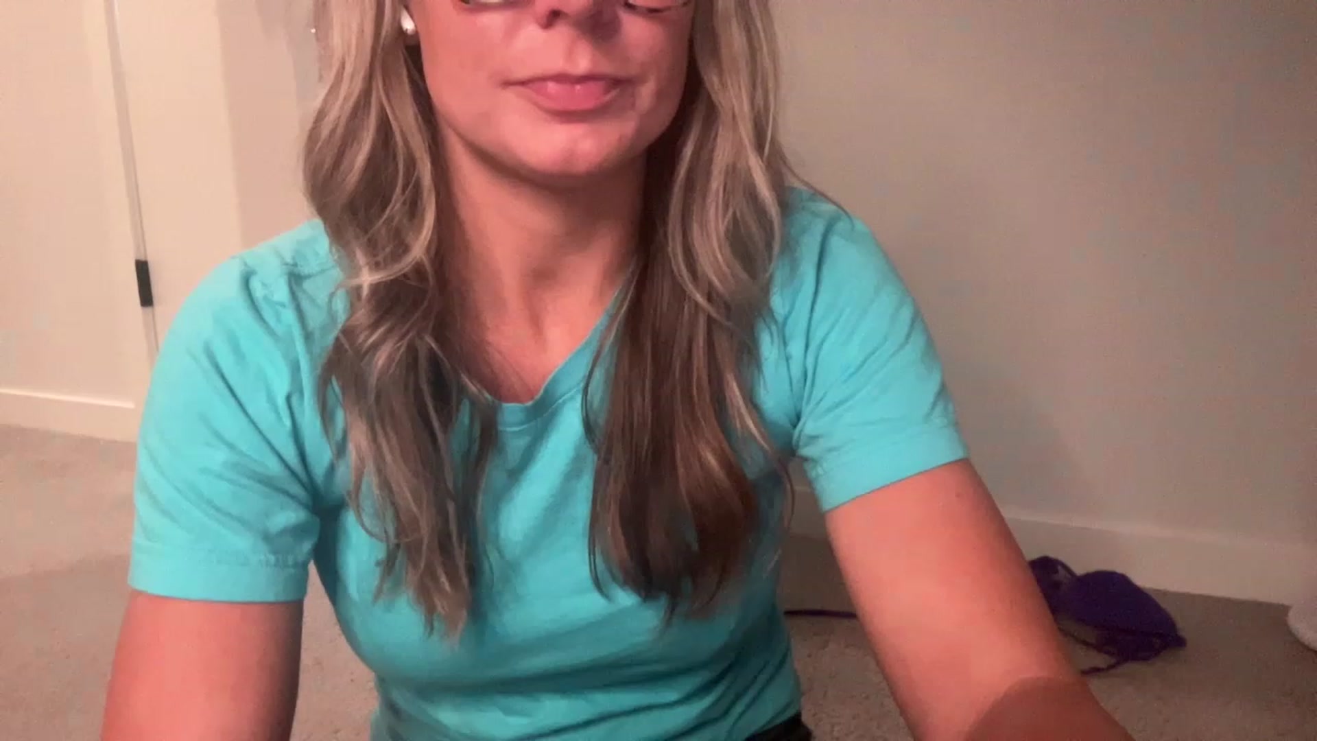 Gallery image thumbnail from Youronlinegf's myfreecams stream on, 04/25/2023, 22:33 image 6 of 20