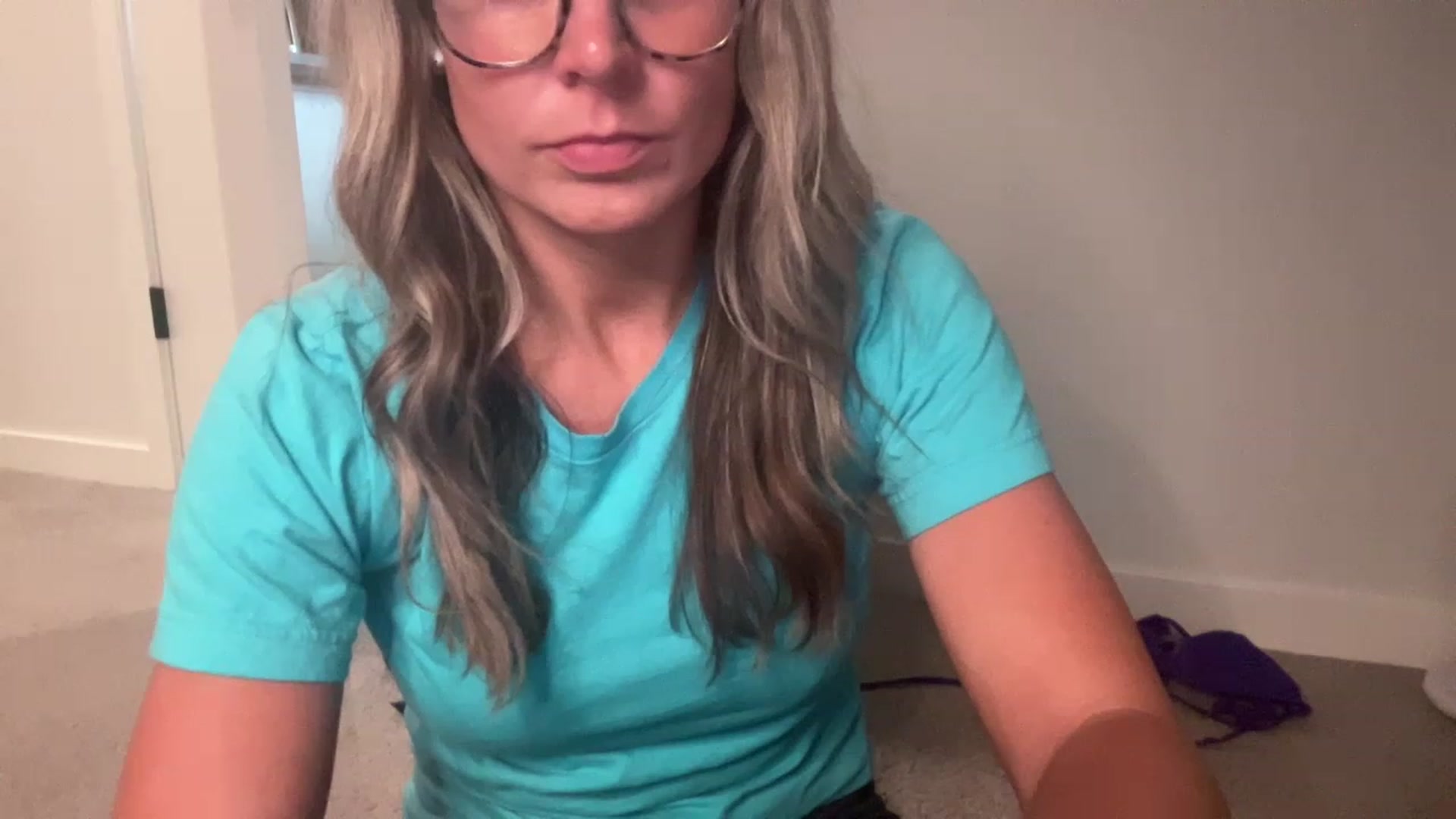 Gallery image thumbnail from Youronlinegf's myfreecams stream on, 04/25/2023, 22:33 image 12 of 20