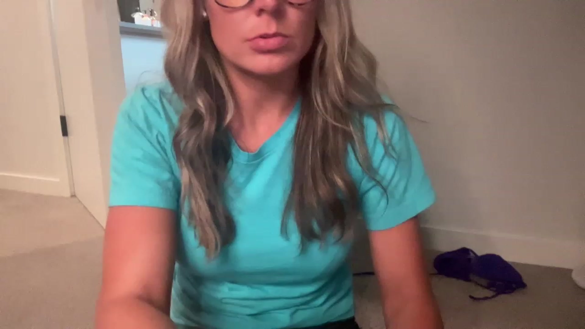 Gallery image thumbnail from Youronlinegf's myfreecams stream on, 04/25/2023, 22:33 image 10 of 20