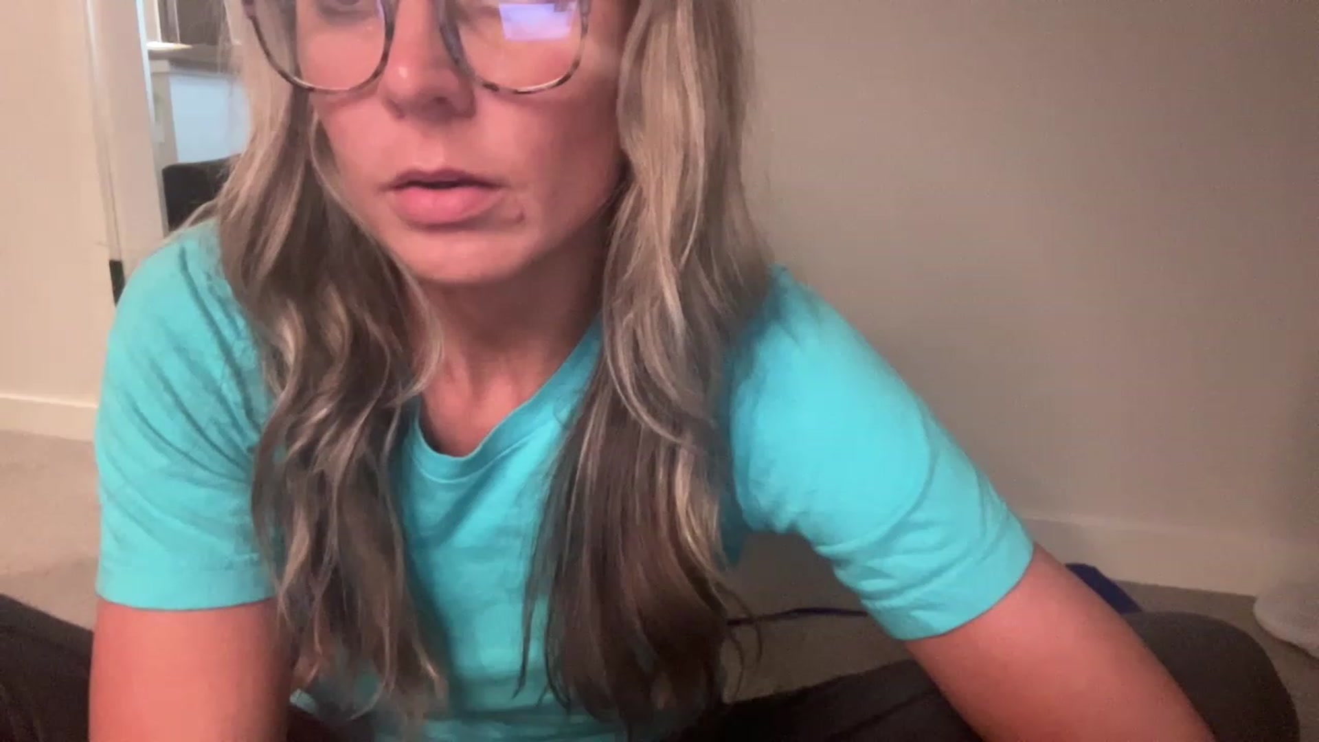 Gallery image thumbnail from Youronlinegf's myfreecams stream on, 04/25/2023, 22:33 image 17 of 20