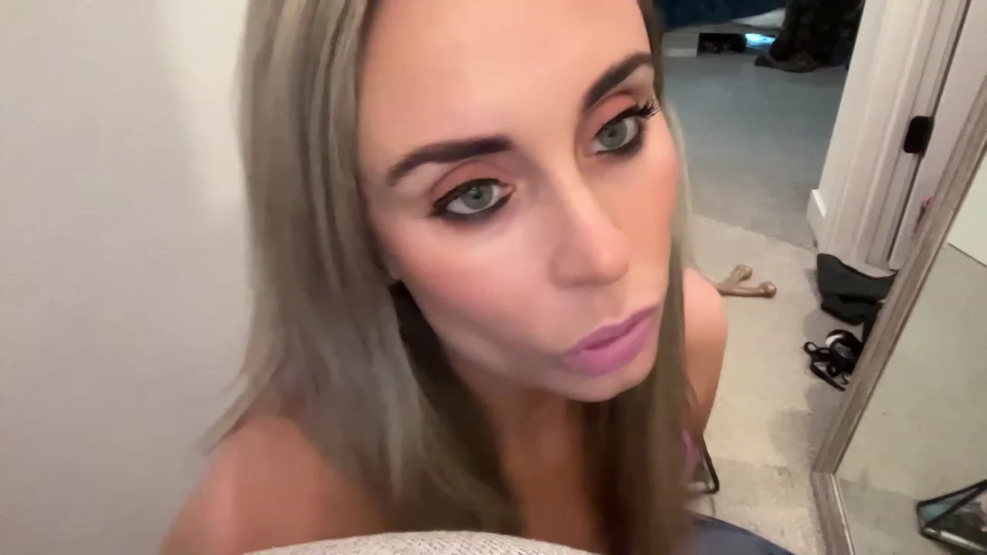 Gallery image thumbnail from Youronlinegf's myfreecams stream on, 04/27/2023, 18:23 image 5 of 20