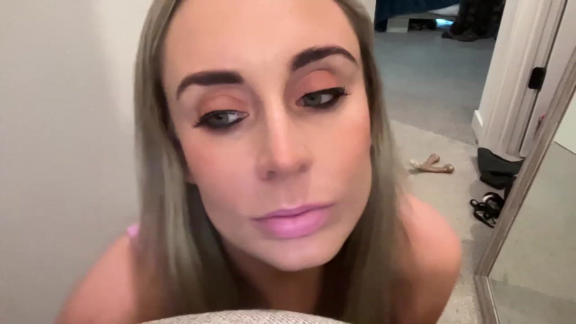 Gallery image thumbnail from Youronlinegf's myfreecams stream on, 04/27/2023, 18:23 image 11 of 20