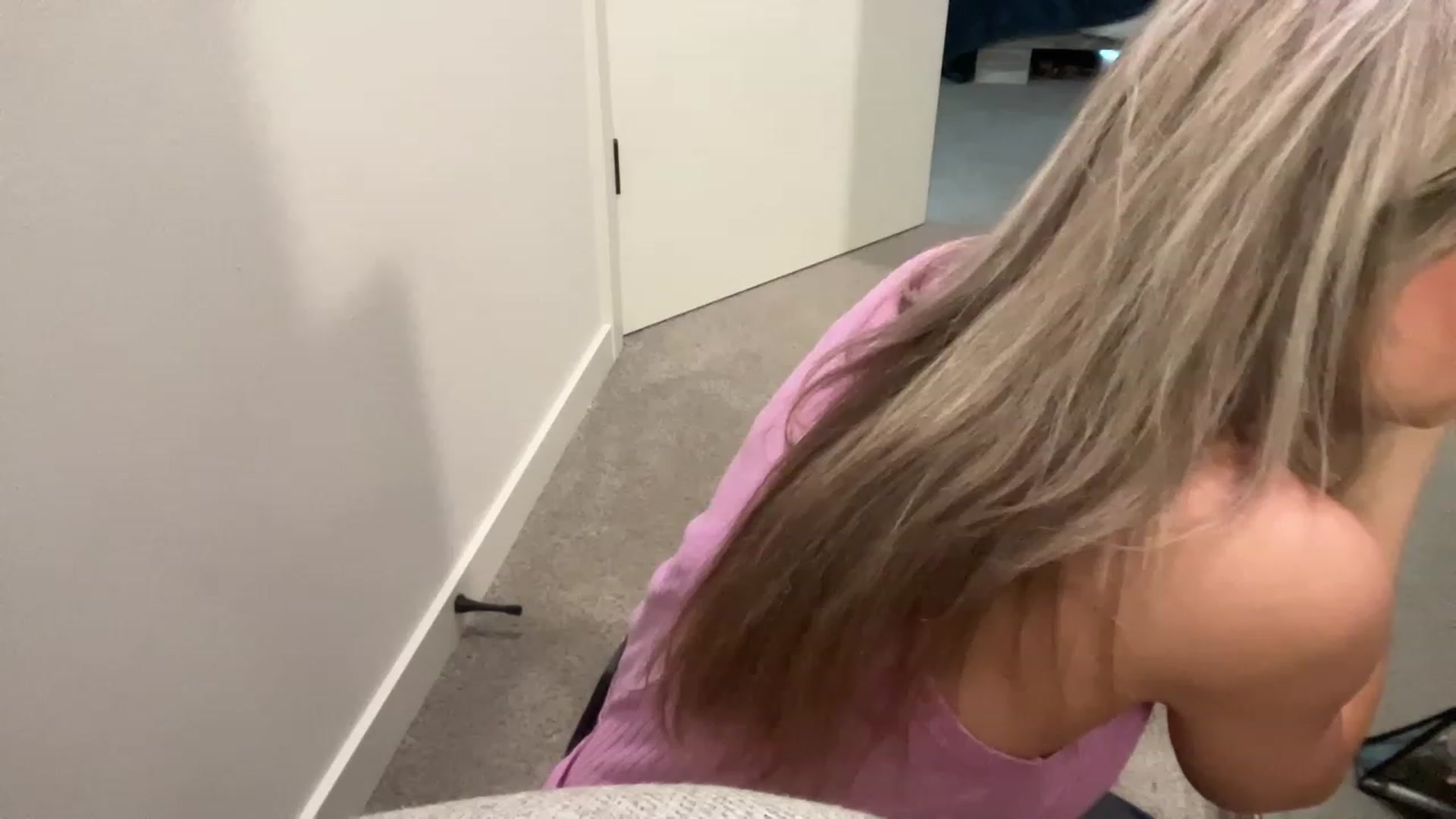 Gallery image thumbnail from Youronlinegf's myfreecams stream on, 04/27/2023, 18:23 image 3 of 20