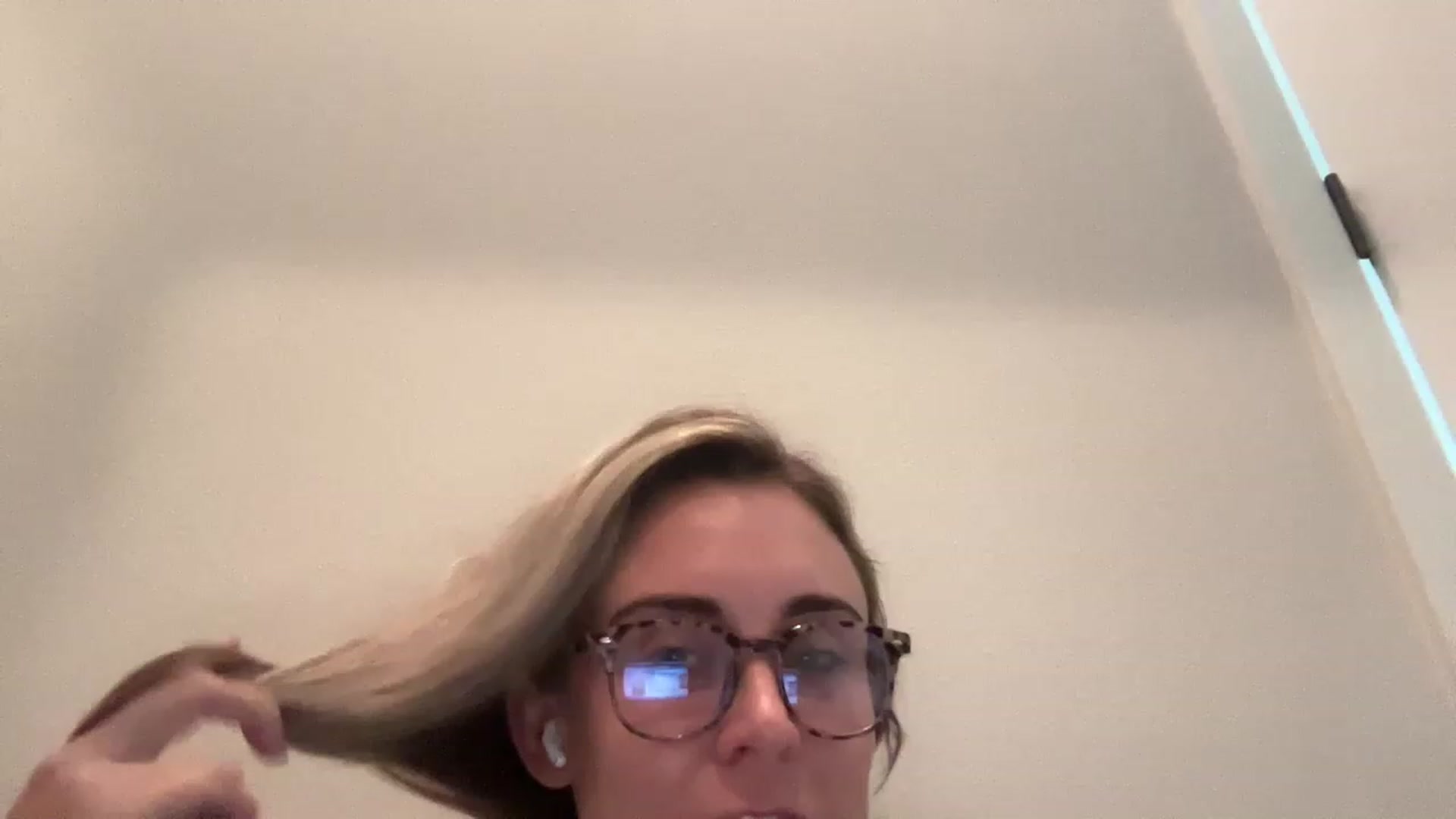 Gallery image thumbnail from Youronlinegf's myfreecams stream on, 04/28/2023, 15:05 image 10 of 20