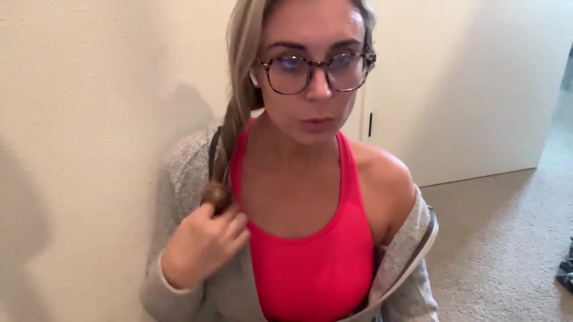 Gallery image thumbnail from Youronlinegf's myfreecams stream on, 04/28/2023, 15:05 image 18 of 20