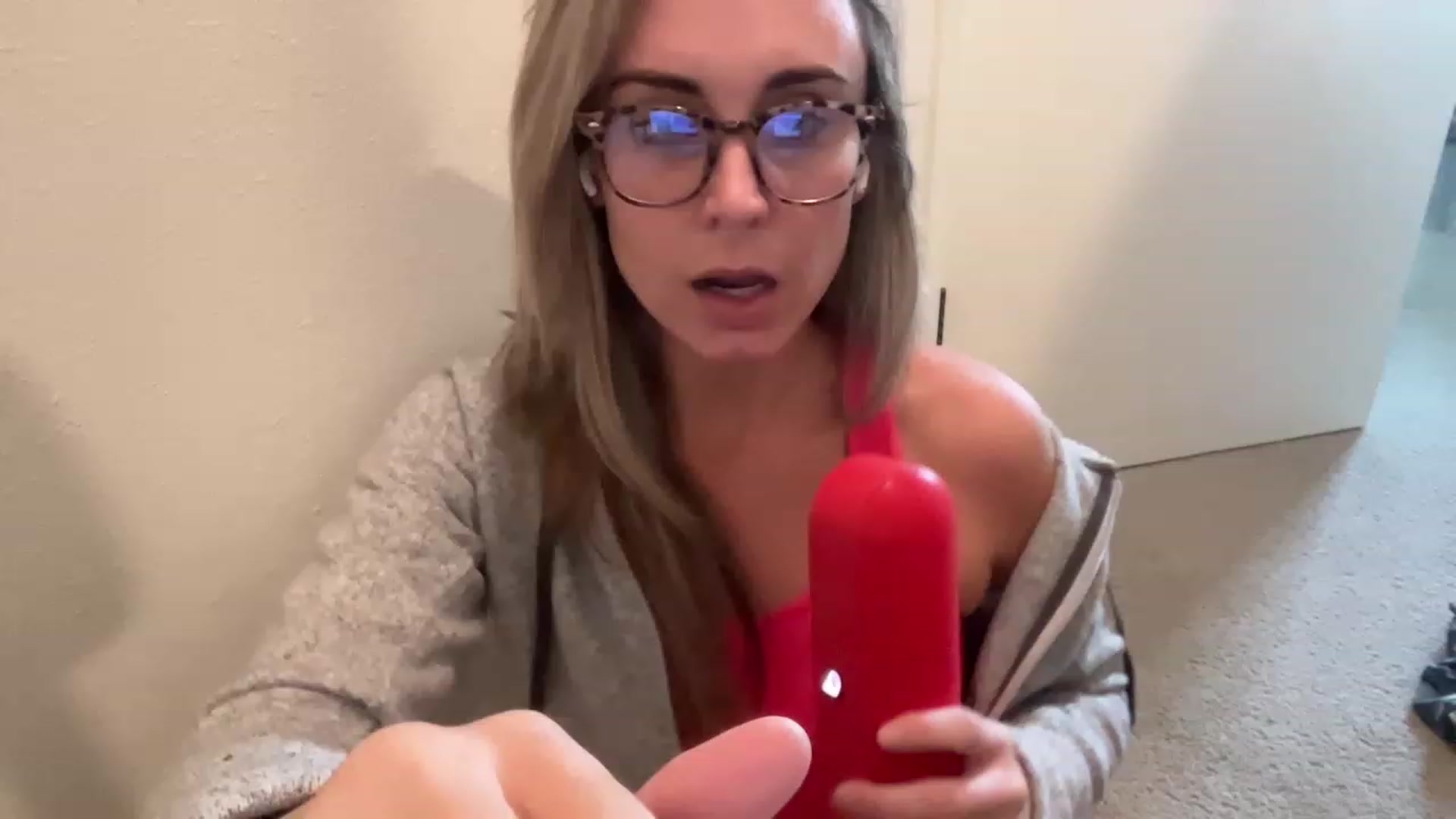 Gallery image thumbnail from Youronlinegf's myfreecams stream on, 04/28/2023, 15:05 image 17 of 20