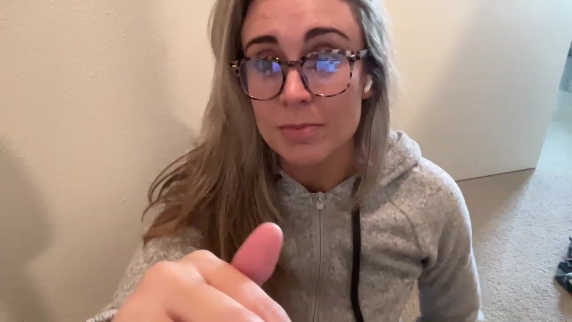 Gallery image thumbnail from Youronlinegf's myfreecams stream on, 04/28/2023, 15:32 image 7 of 20