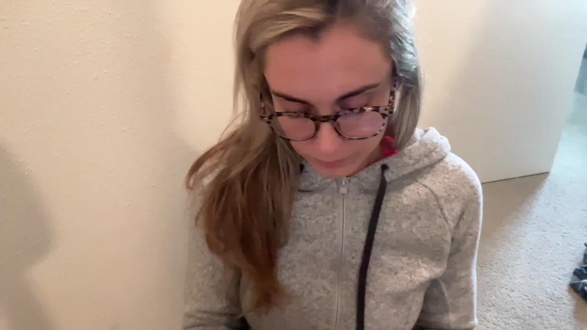 Gallery image thumbnail from Youronlinegf's myfreecams stream on, 04/28/2023, 15:32 image 18 of 20