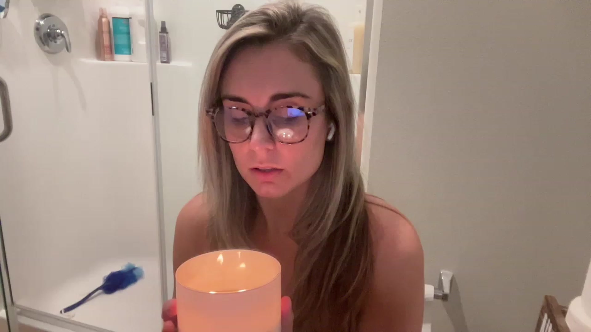 Gallery image thumbnail from Youronlinegf's myfreecams stream on, 04/28/2023, 16:18 image 3 of 20