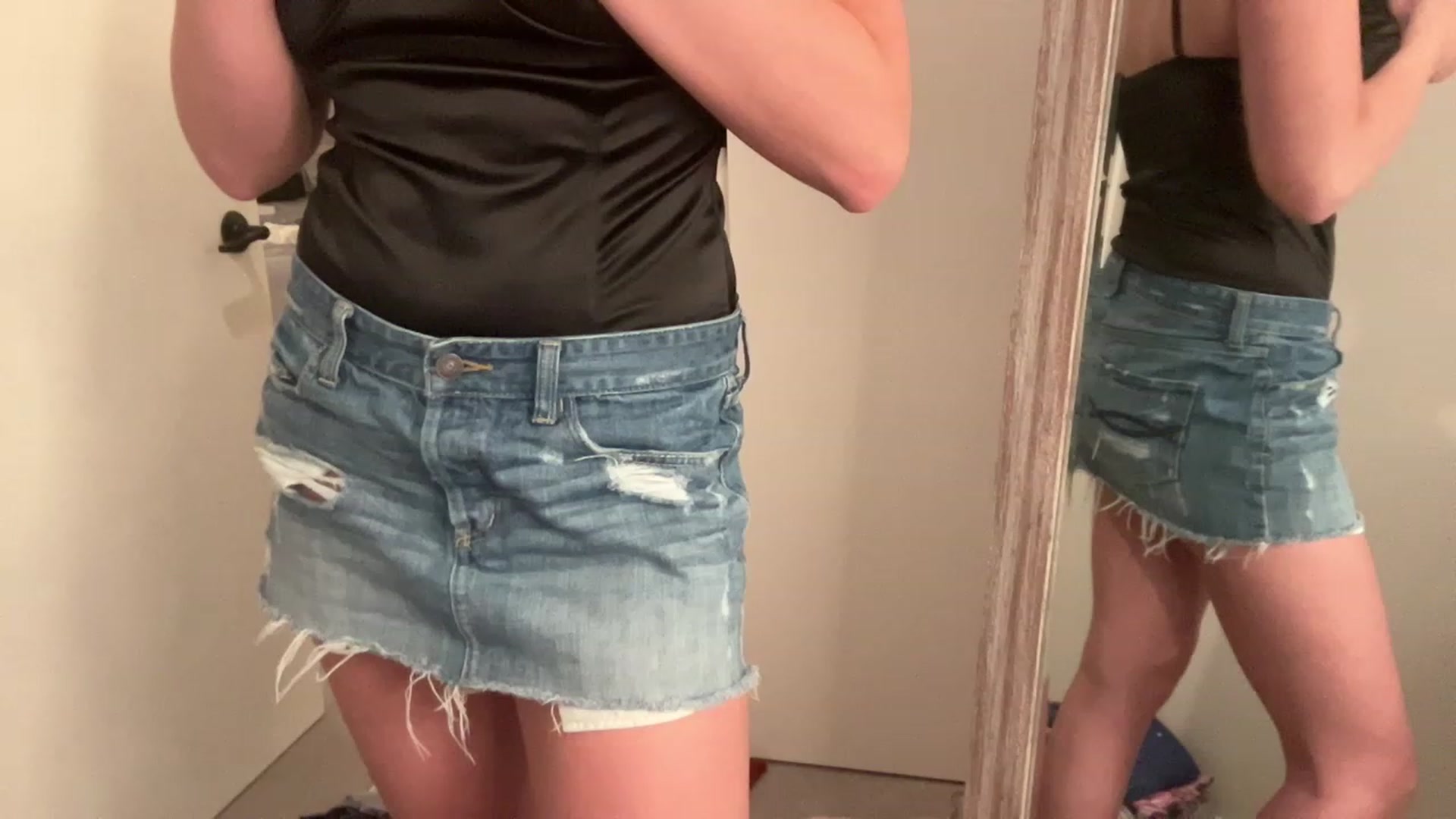 Gallery image thumbnail from Youronlinegf's myfreecams stream on, 05/01/2023, 18:39 image 10 of 20