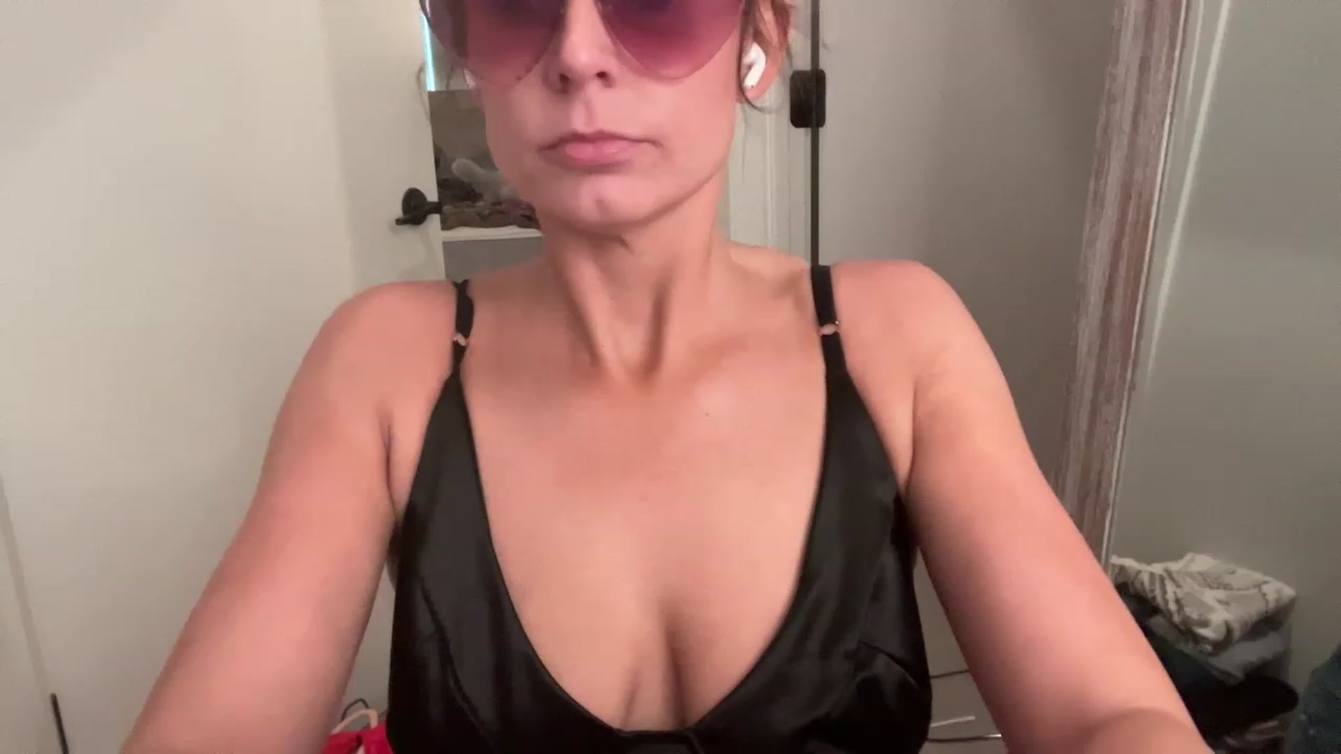Gallery image thumbnail from Youronlinegf's myfreecams stream on, 05/01/2023, 19:22 image 12 of 20