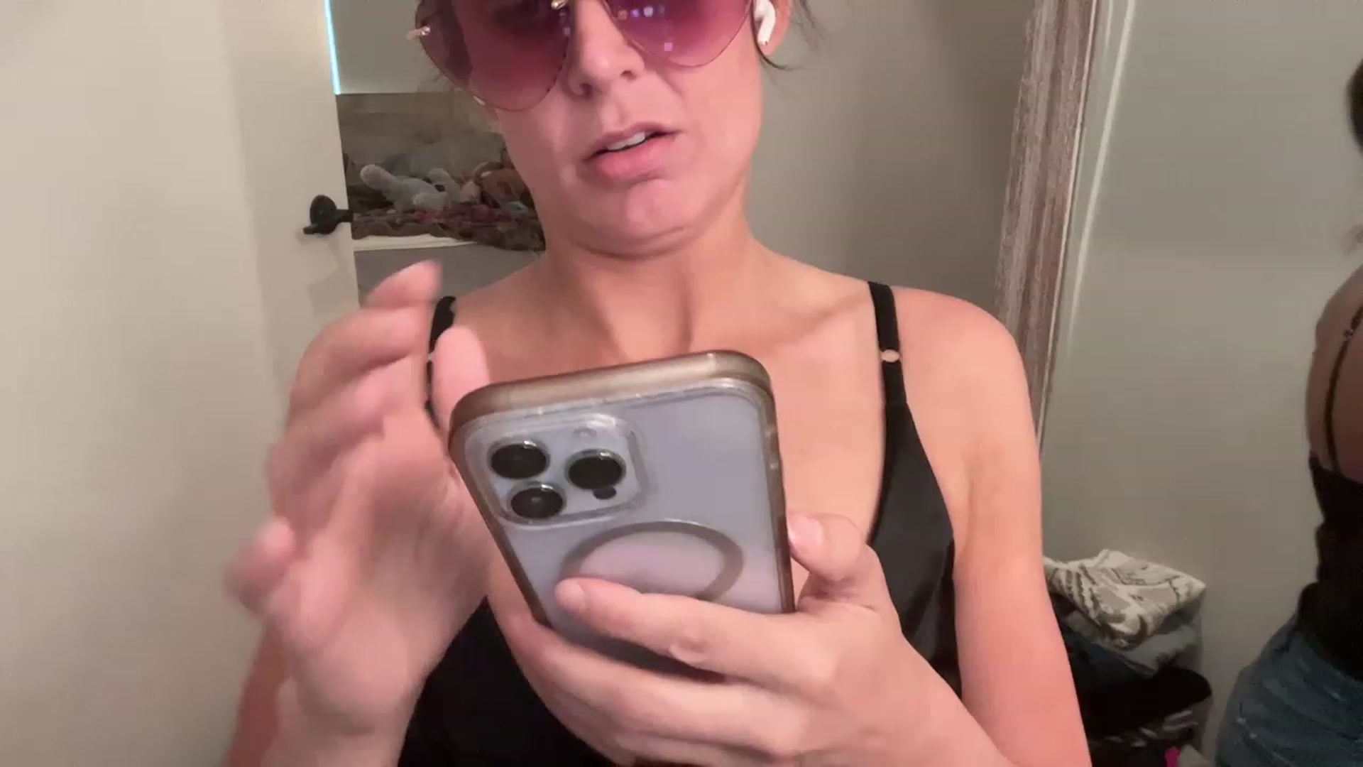 Gallery image thumbnail from Youronlinegf's myfreecams stream on, 05/01/2023, 19:22 image 6 of 20