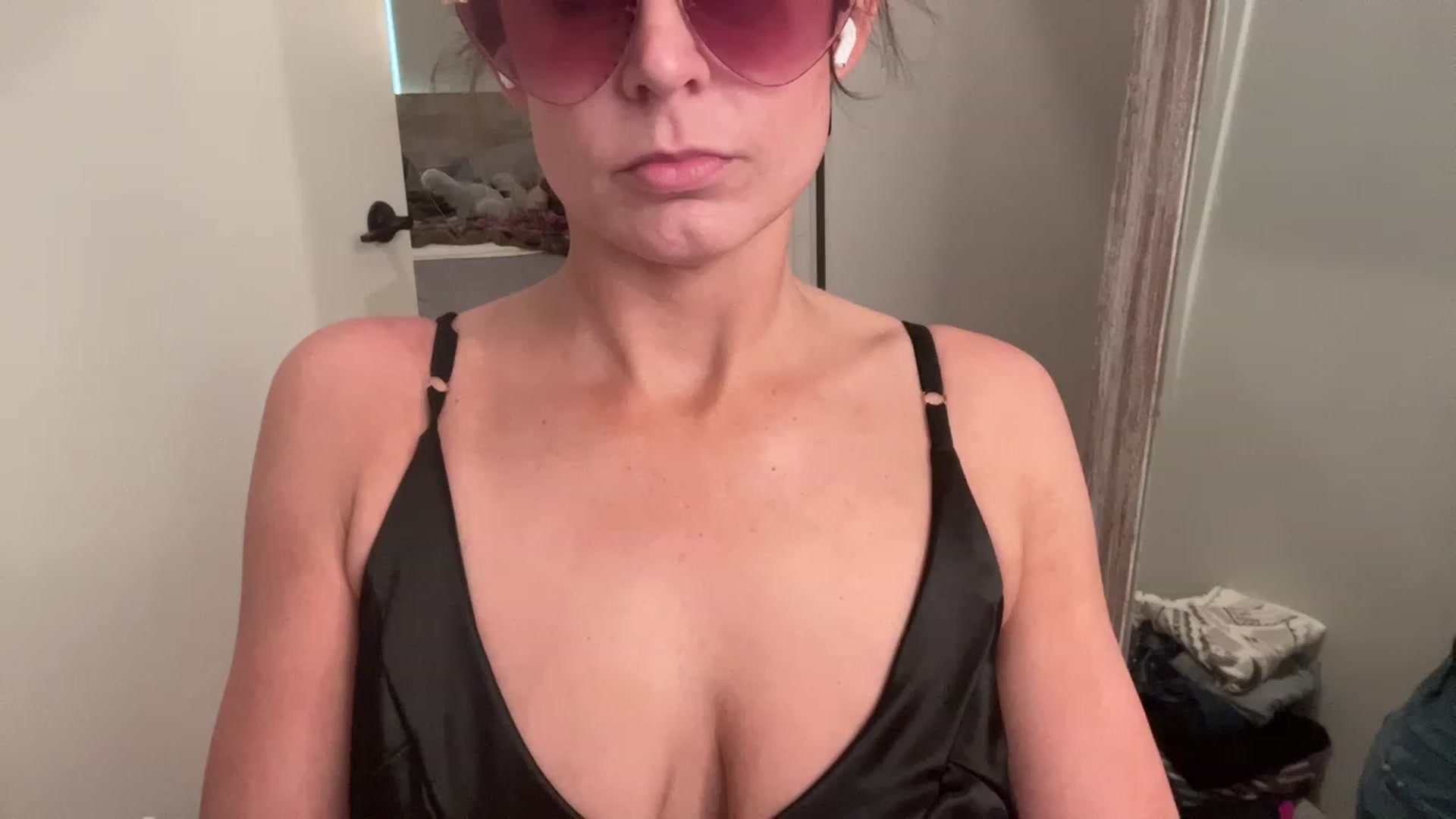 Gallery image thumbnail from Youronlinegf's myfreecams stream on, 05/01/2023, 19:22 image 8 of 20