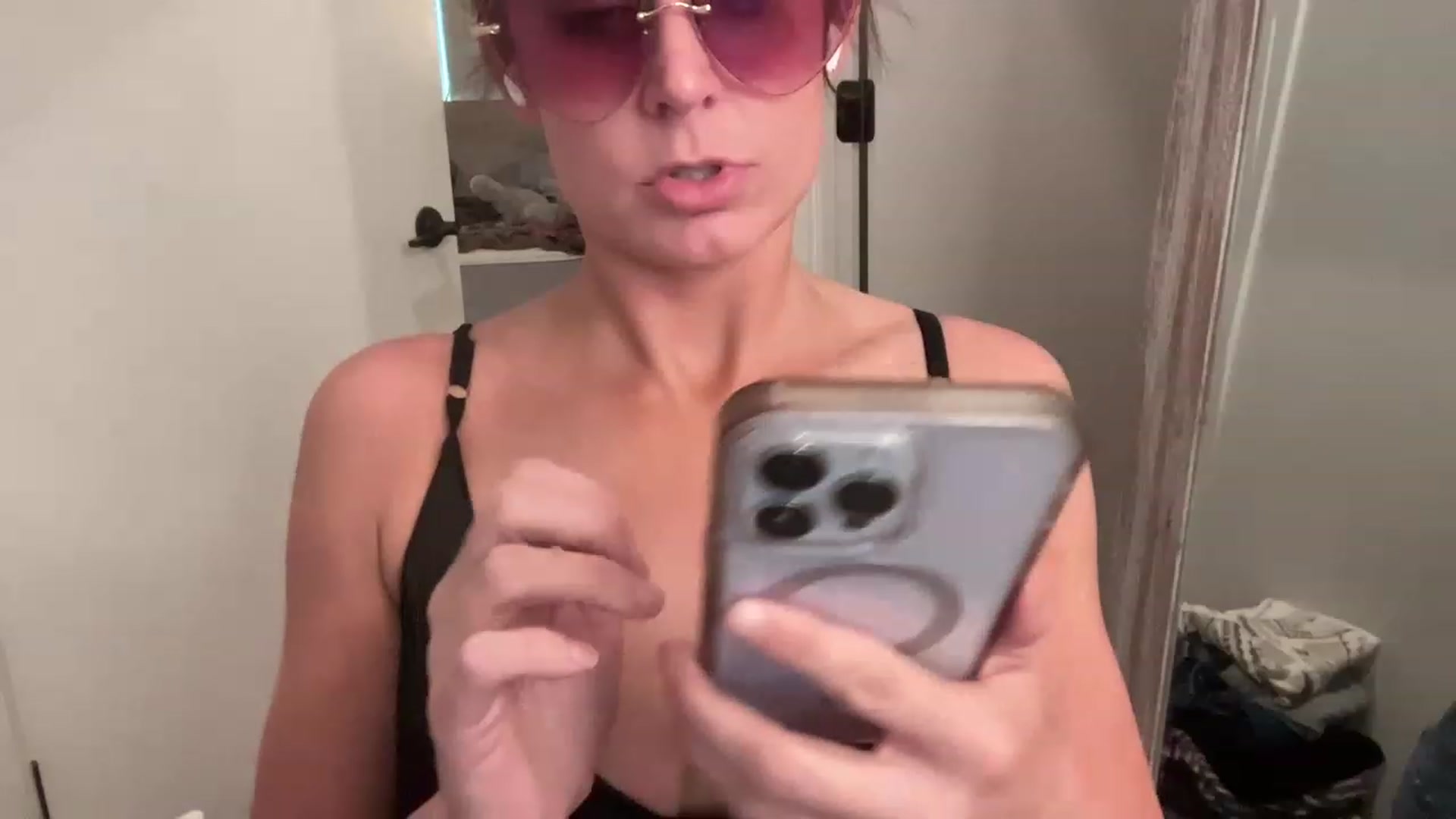Gallery image thumbnail from Youronlinegf's myfreecams stream on, 05/01/2023, 19:22 image 10 of 20