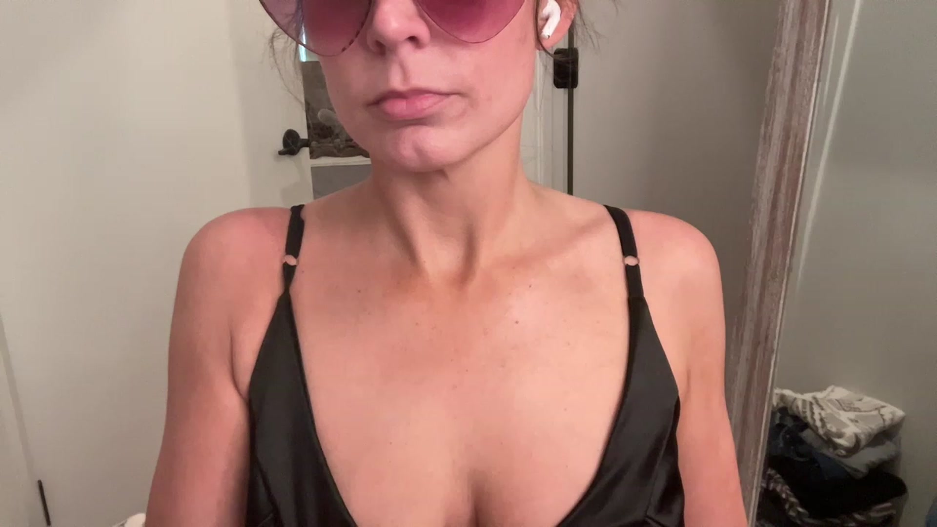 Gallery image thumbnail from Youronlinegf's myfreecams stream on, 05/01/2023, 19:22 image 11 of 20