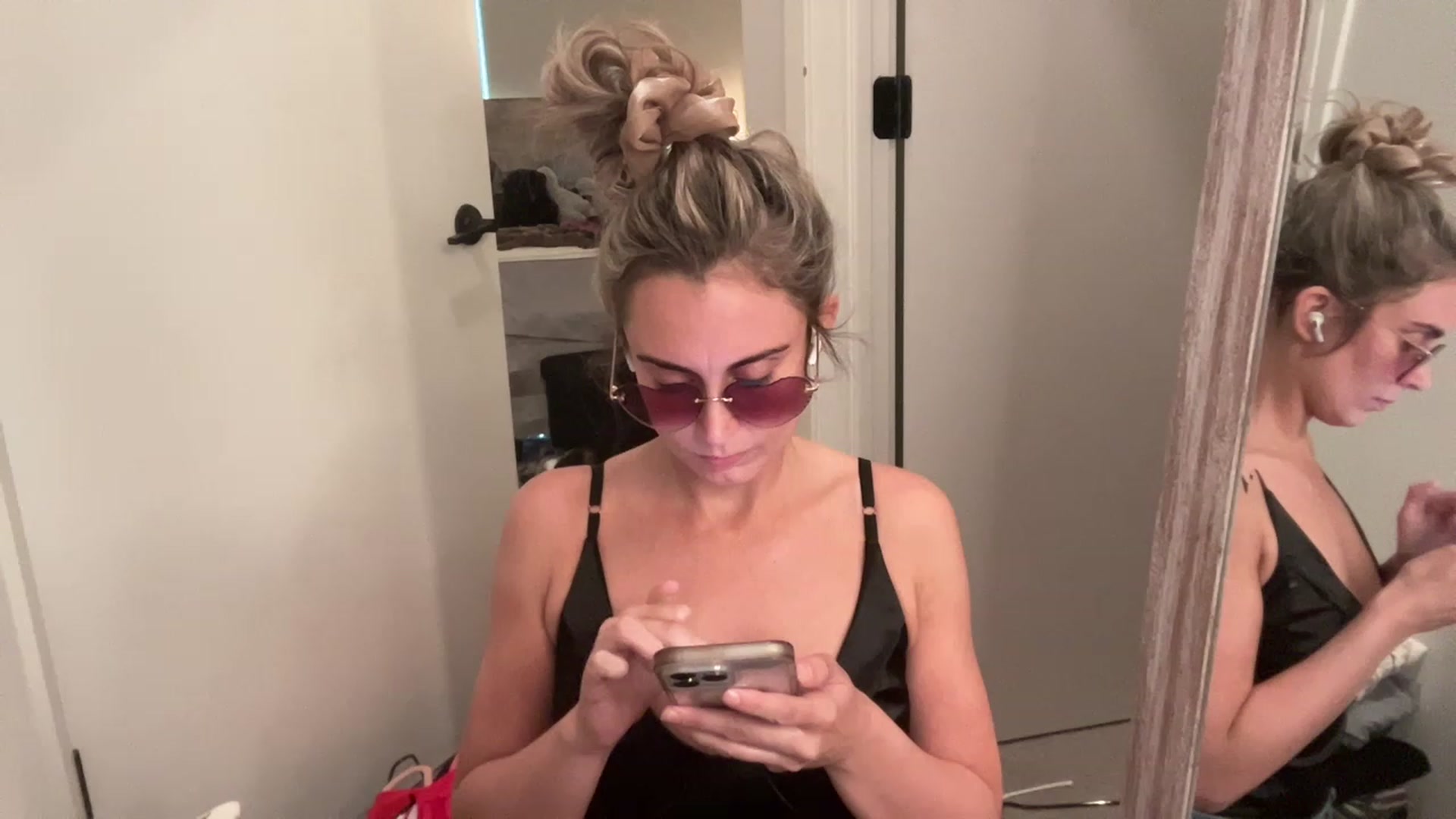 Gallery image thumbnail from Youronlinegf's myfreecams stream on, 05/01/2023, 19:22 image 16 of 20