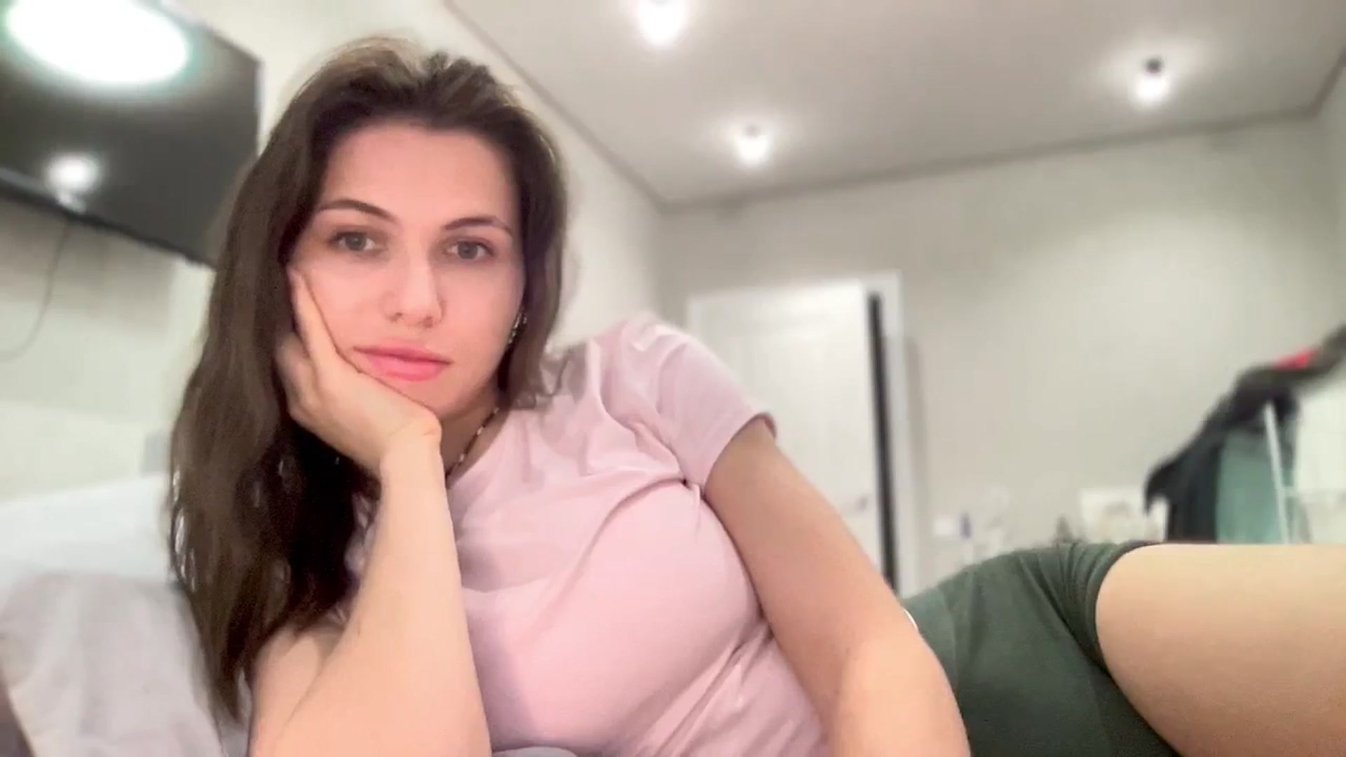 Gallery image thumbnail from YourrrAngell's myfreecams stream on, 03/21/2026, 15:52 image 10 of 20