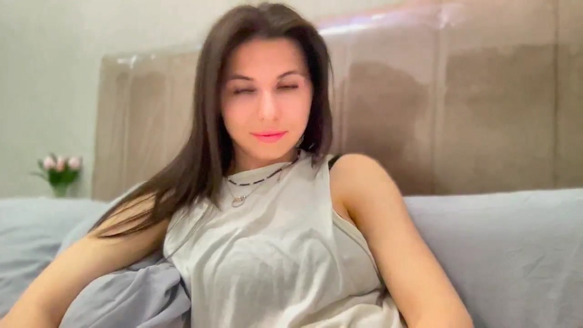 Gallery image thumbnail from YourrrAngell's myfreecams stream on, 03/29/2026, 18:26 image 9 of 20