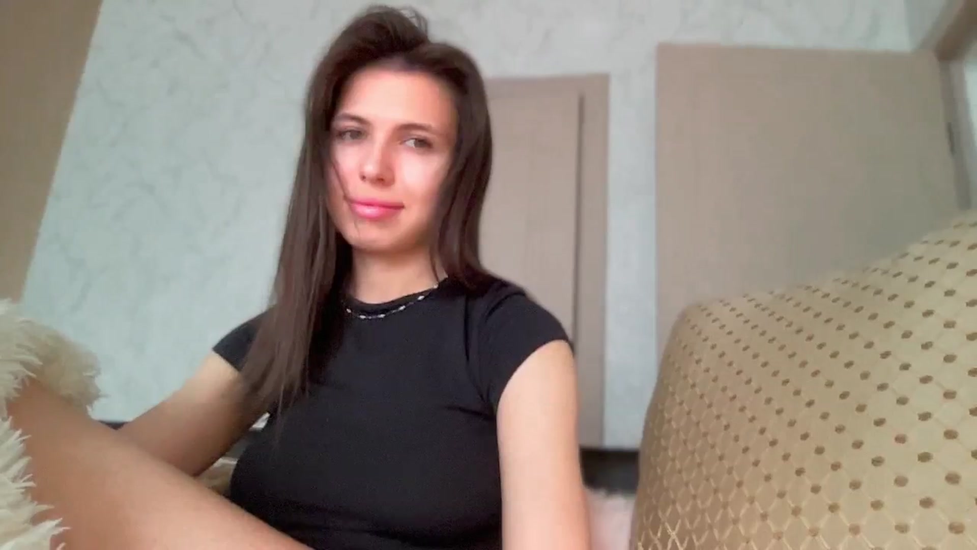 Gallery image thumbnail from YourrrAngell's myfreecams stream on, 04/19/2026, 09:39 image 15 of 20