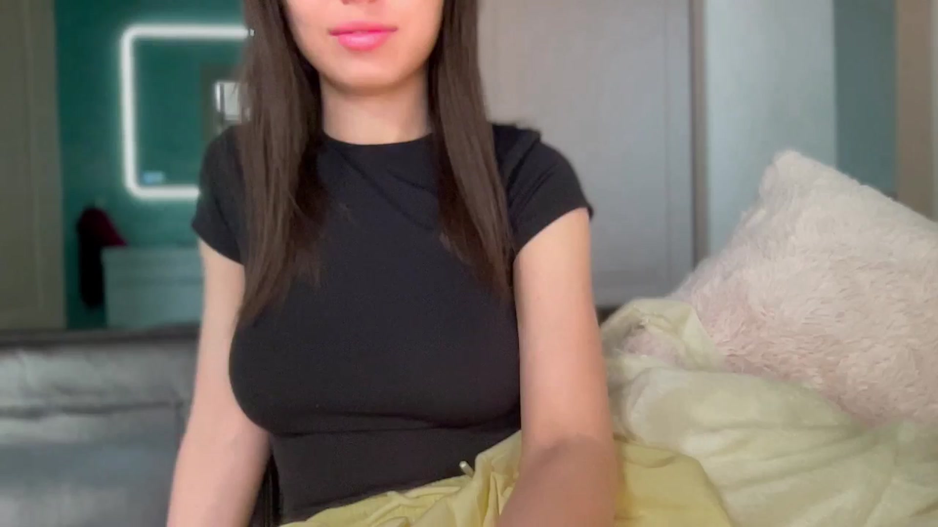 Gallery image thumbnail from YourrrAngell's myfreecams stream on, 04/26/2026, 10:52 image 4 of 20