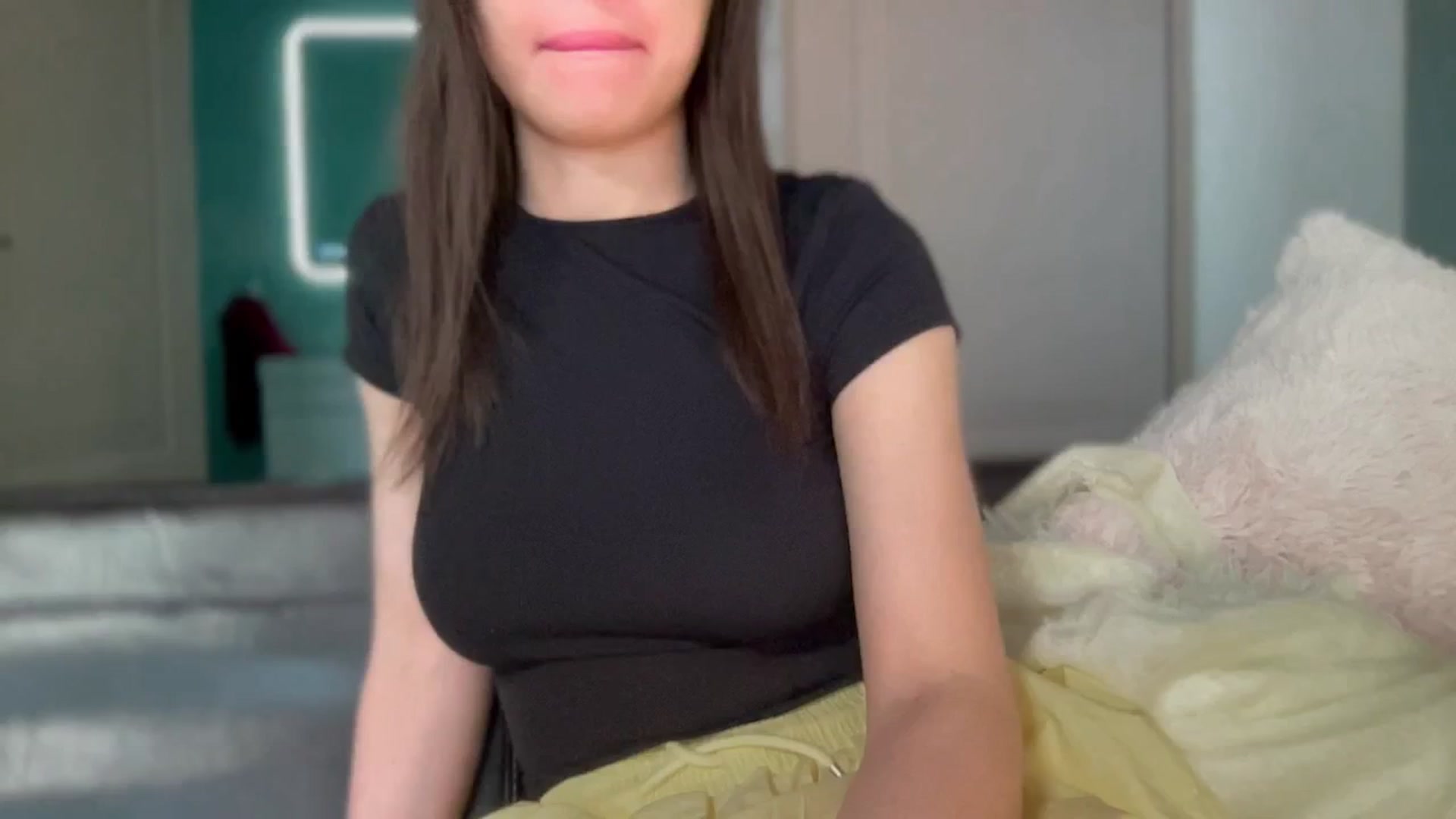Gallery image thumbnail from YourrrAngell's myfreecams stream on, 04/26/2026, 10:52 image 17 of 20