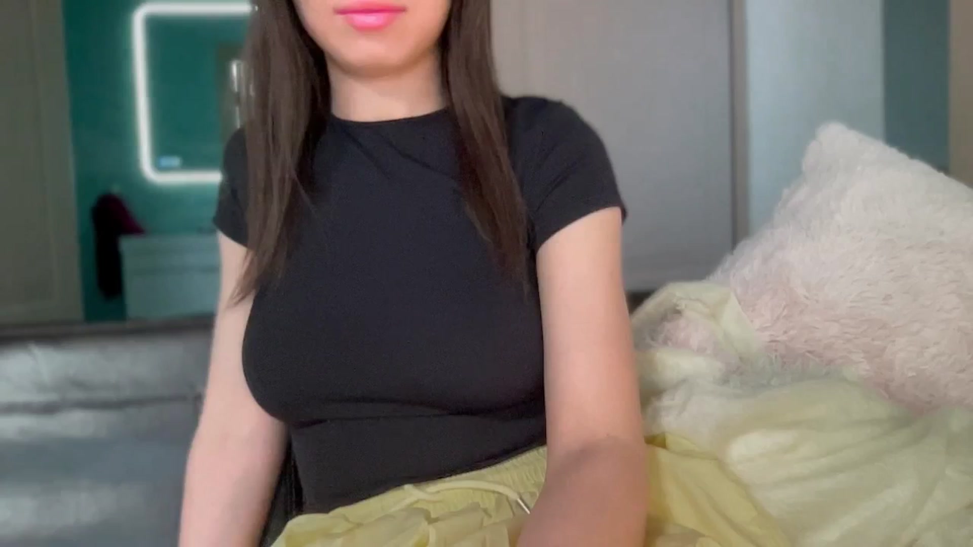 Gallery image thumbnail from YourrrAngell's myfreecams stream on, 04/26/2026, 10:52 image 13 of 20