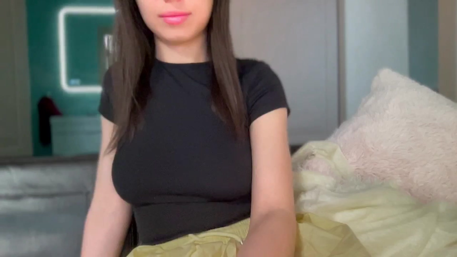 Gallery image thumbnail from YourrrAngell's myfreecams stream on, 04/26/2026, 10:52 image 6 of 20
