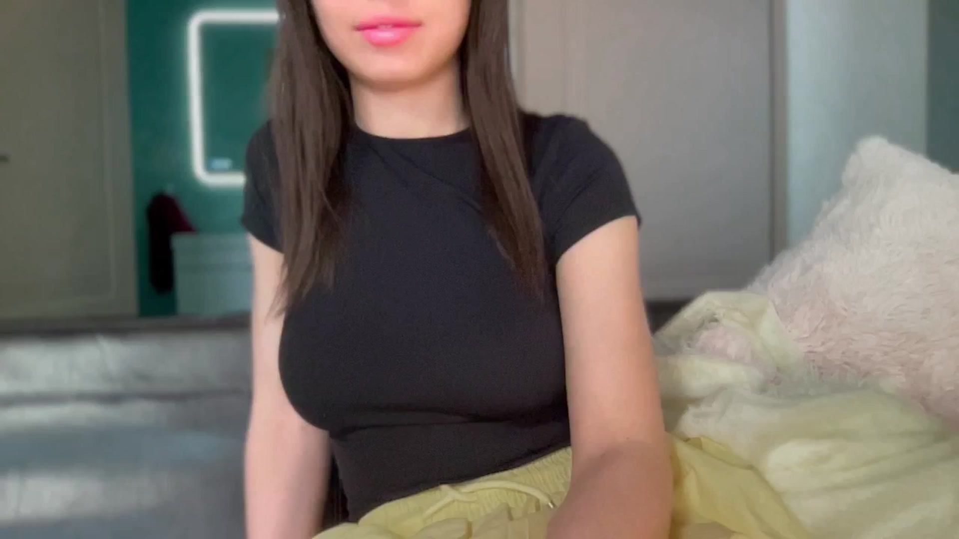 Gallery image thumbnail from YourrrAngell's myfreecams stream on, 04/26/2026, 10:52 image 19 of 20