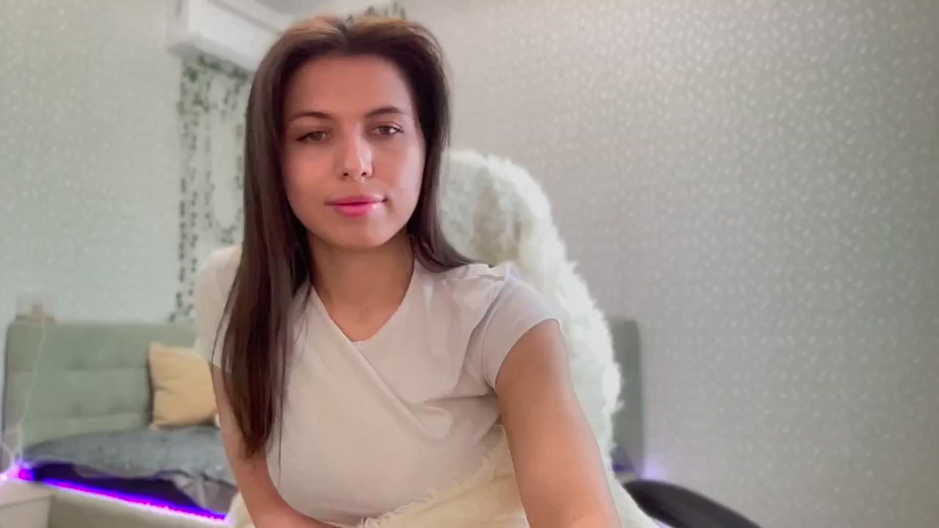 Gallery image thumbnail from YourrrAngell's myfreecams stream on, 05/01/2026, 11:07 image 18 of 20