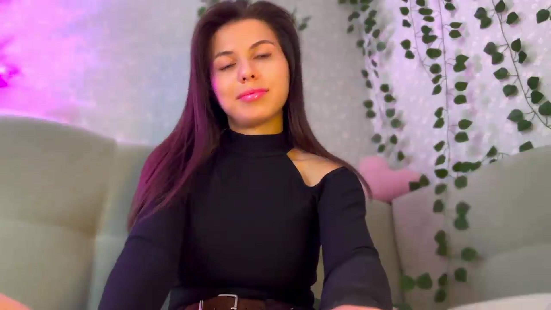 Gallery image thumbnail from YourrrAngell's myfreecams stream on, 05/17/2026, 12:43 image 19 of 20