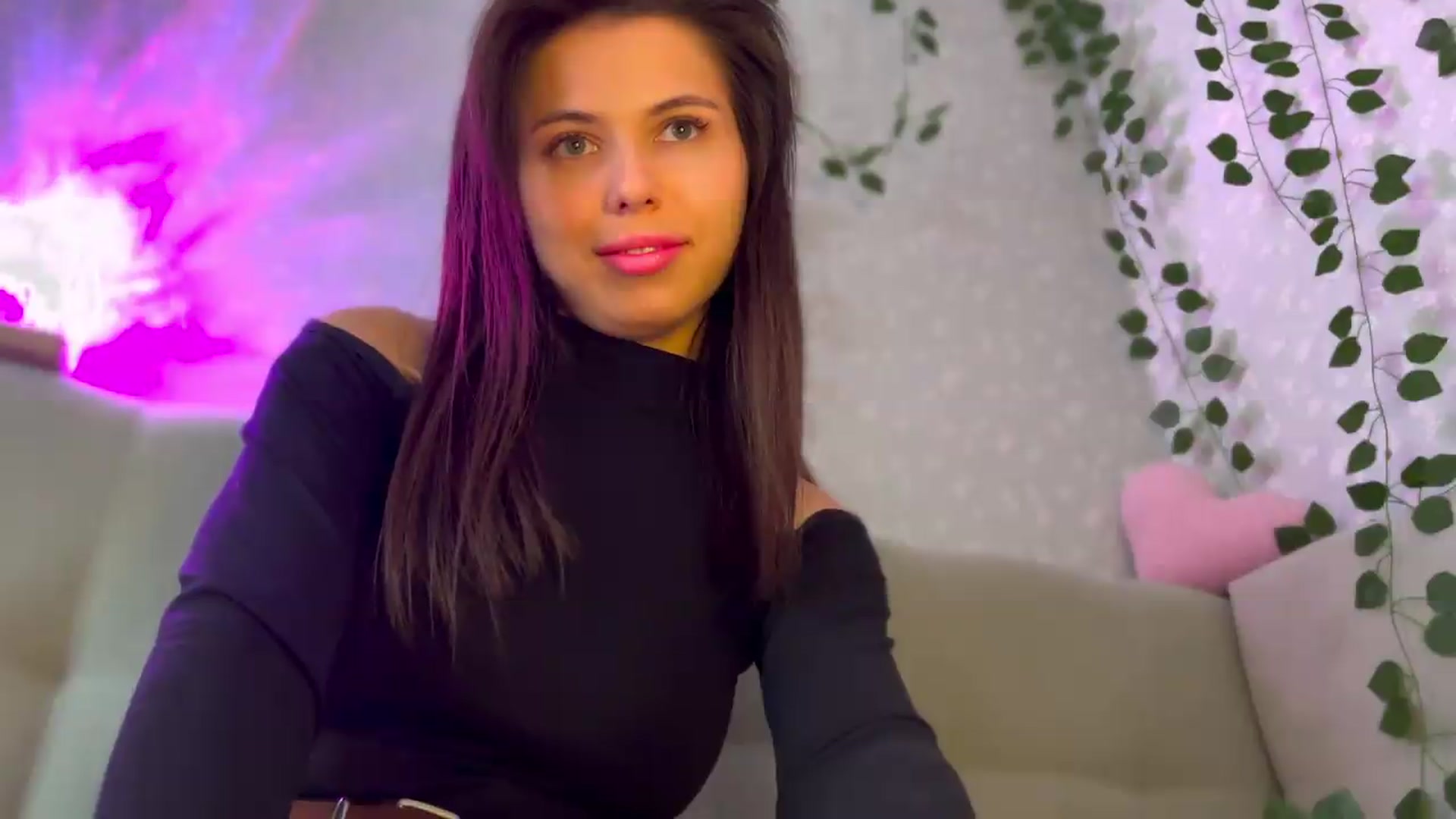 Gallery image thumbnail from YourrrAngell's myfreecams stream on, 05/17/2026, 12:43 image 17 of 20