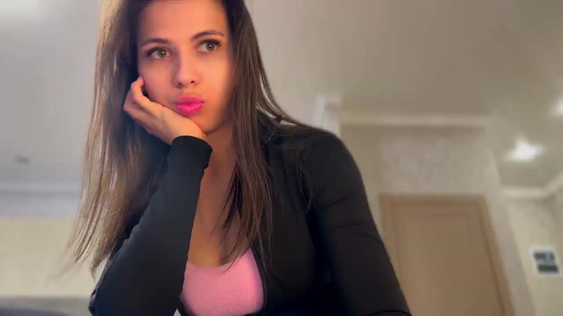 Gallery image thumbnail from YourrrAngell's myfreecams stream on, 05/29/2026, 17:11 image 14 of 20