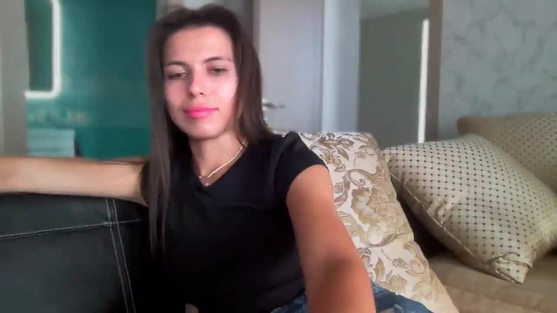 Gallery image thumbnail from YourrrAngell's myfreecams stream on, 06/26/2026, 12:53 image 18 of 20