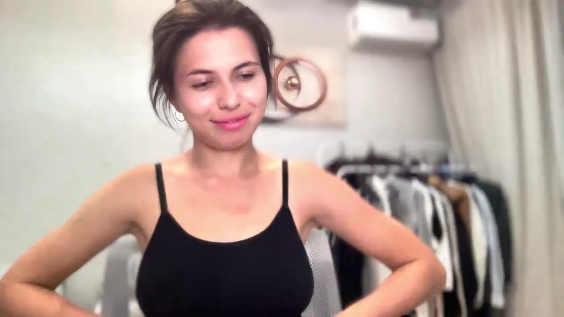 Gallery image thumbnail from YourrrAngell's myfreecams stream on, 08/08/2026, 20:47 image 18 of 20