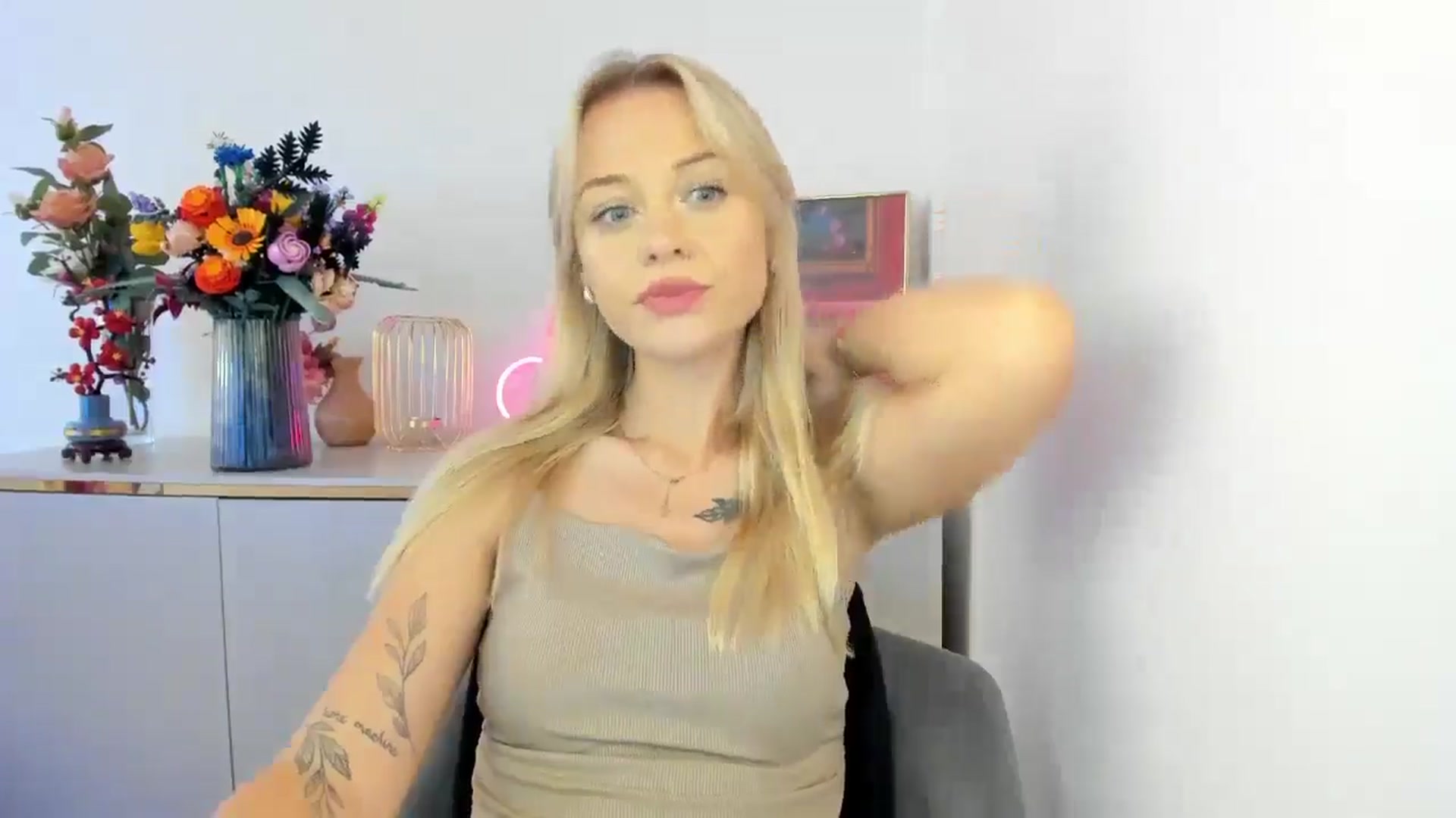 Gallery image thumbnail from YoursCindy's myfreecams stream on, 08/11/2025, 10:39 image 4 of 20