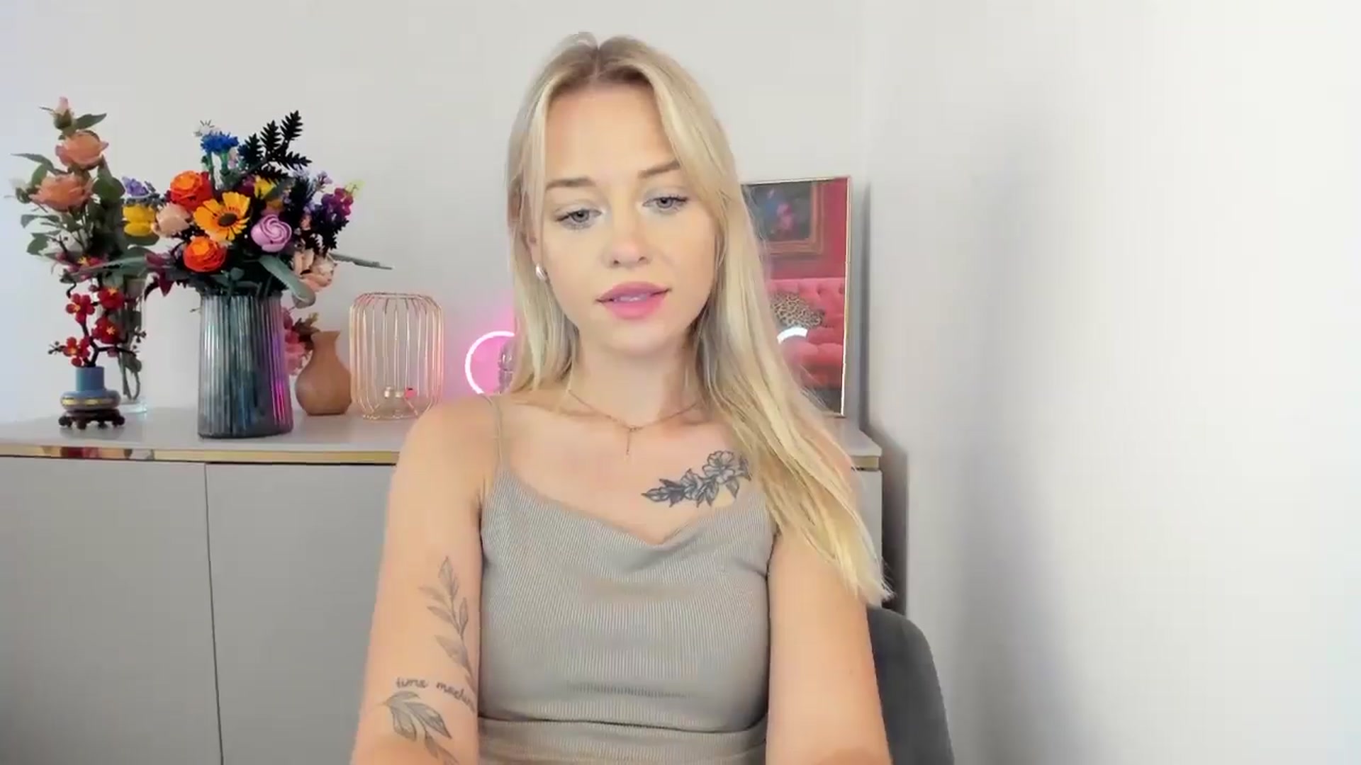 Gallery image thumbnail from YoursCindy's myfreecams stream on, 08/11/2025, 10:39 image 18 of 20