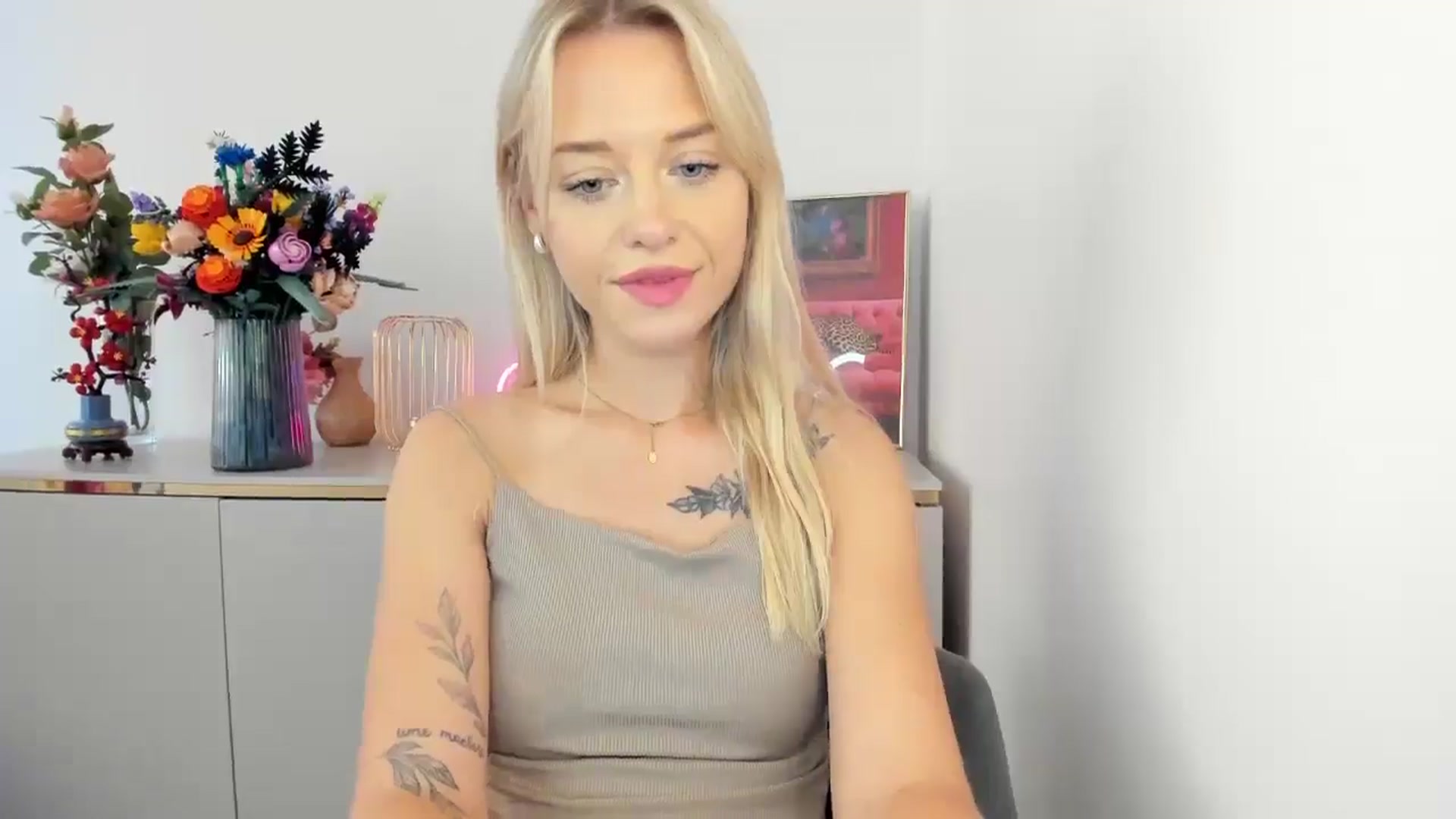 Gallery image thumbnail from YoursCindy's myfreecams stream on, 08/11/2025, 10:39 image 20 of 20