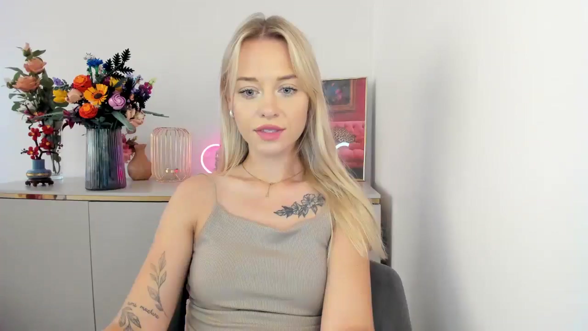 Gallery image thumbnail from YoursCindy's myfreecams stream on, 08/11/2025, 10:39 image 19 of 20