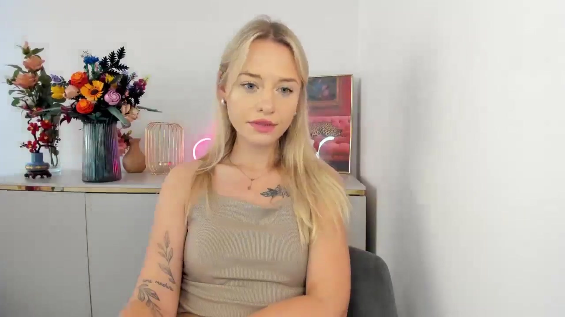 Gallery image thumbnail from YoursCindy's myfreecams stream on, 08/11/2025, 10:39 image 9 of 20