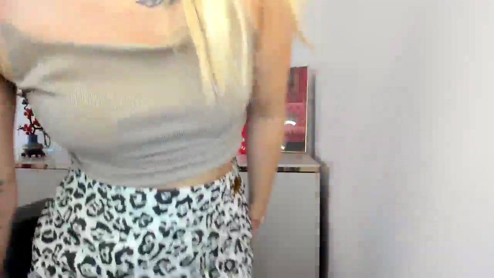 Gallery image thumbnail from YoursCindy's myfreecams stream on, 08/11/2025, 10:39 image 11 of 20