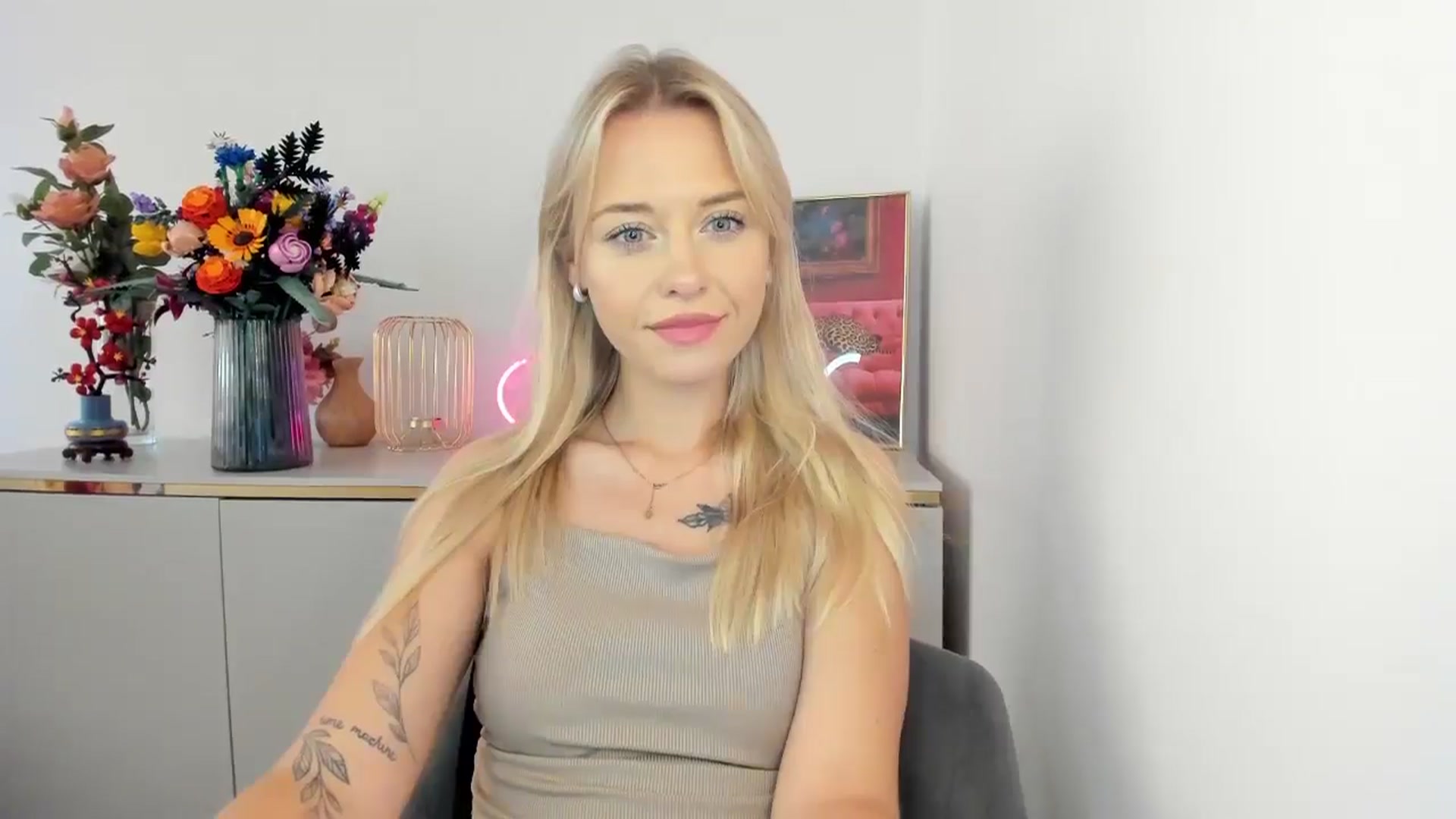 Gallery image thumbnail from YoursCindy's myfreecams stream on, 08/11/2025, 10:39 image 7 of 20