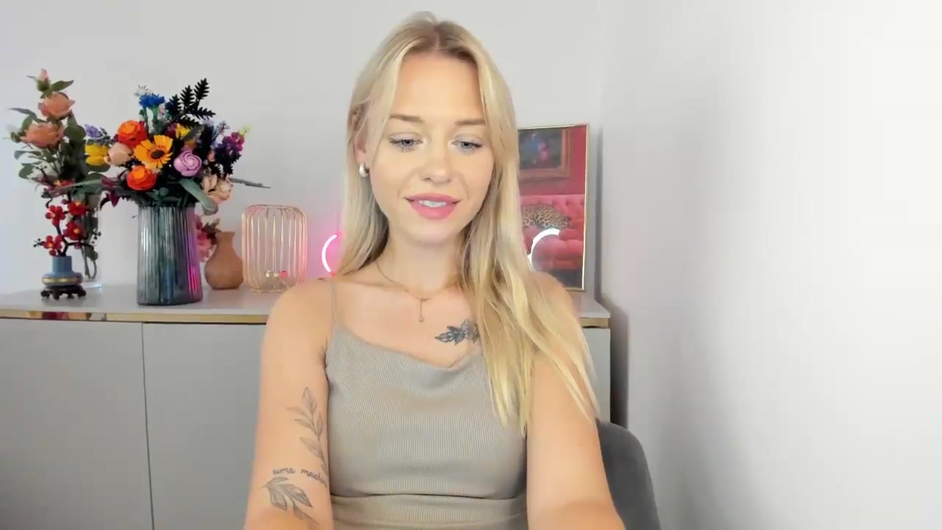 Gallery image thumbnail from YoursCindy's myfreecams stream on, 08/11/2025, 10:39 image 14 of 20