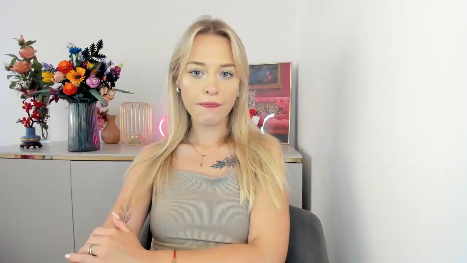 Gallery image thumbnail from YoursCindy's myfreecams stream on, 08/11/2025, 10:39 image 8 of 20