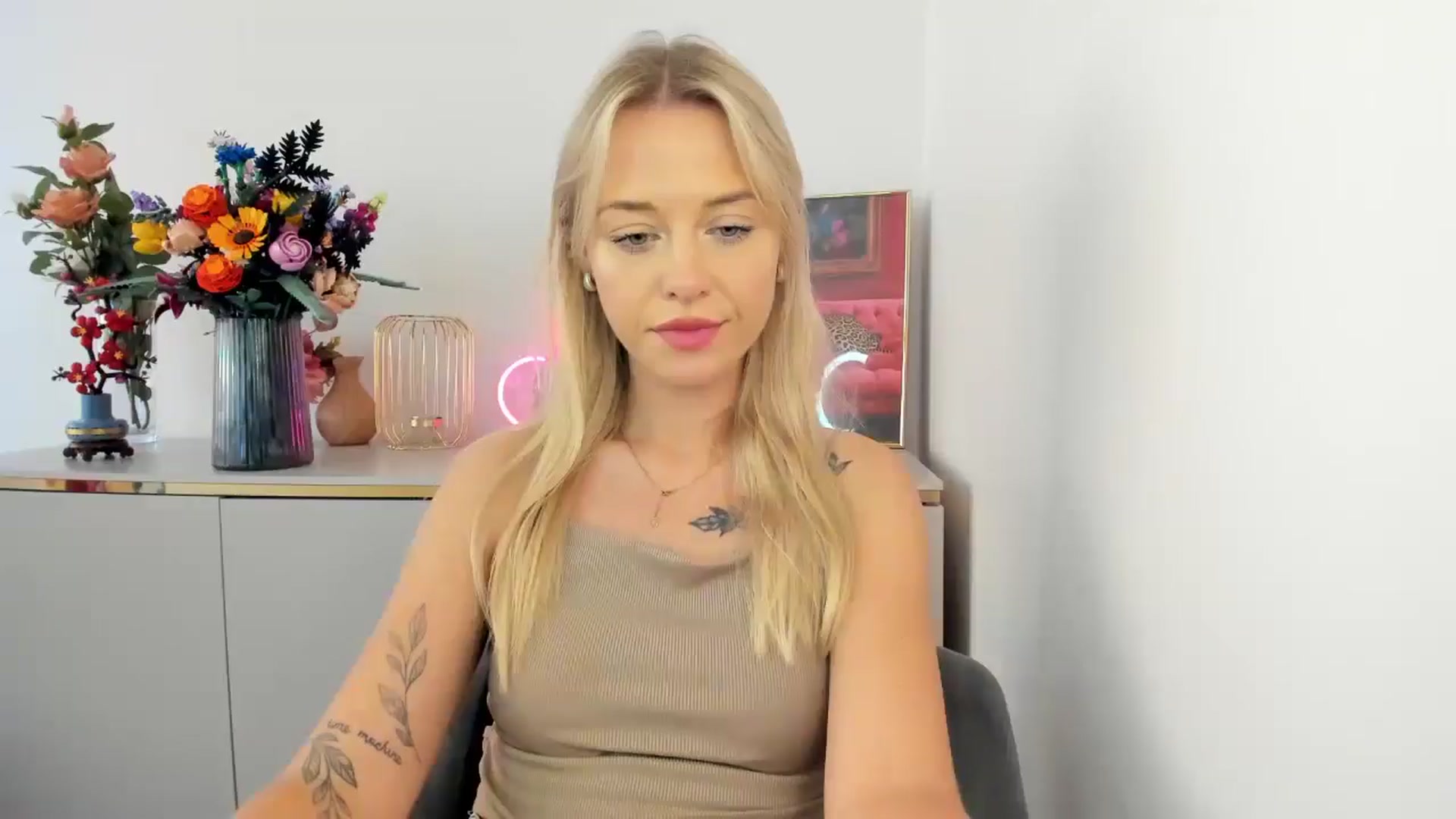 Gallery image thumbnail from YoursCindy's myfreecams stream on, 08/11/2025, 10:39 image 1 of 20