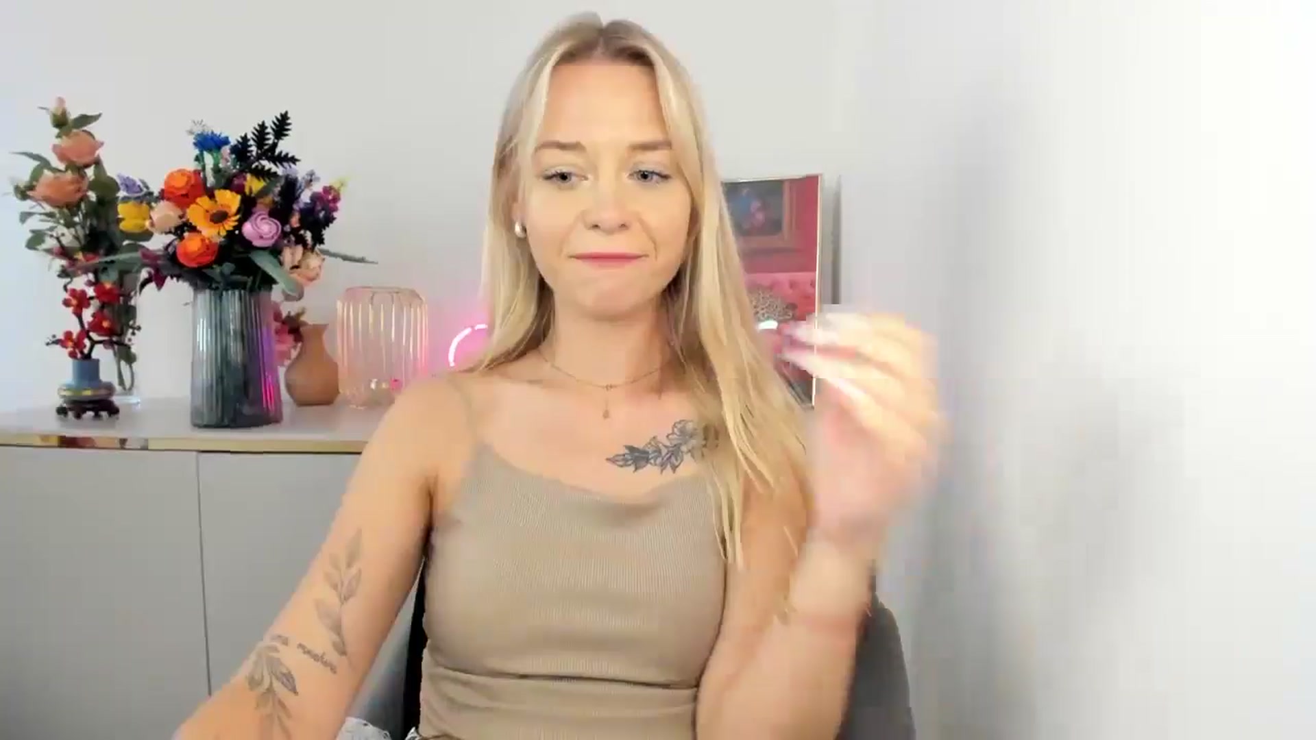 Gallery image thumbnail from YoursCindy's myfreecams stream on, 08/11/2025, 12:13 image 13 of 20